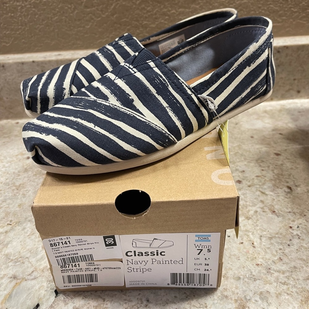 TOMS-Women’s size 7.5 navy striped canvas shoes